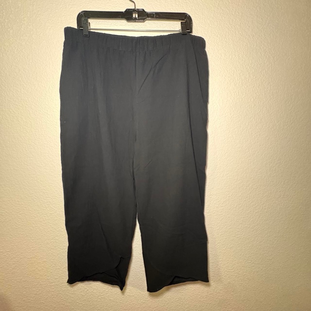 Black linen capri pants with elastic waistband, size 2XL